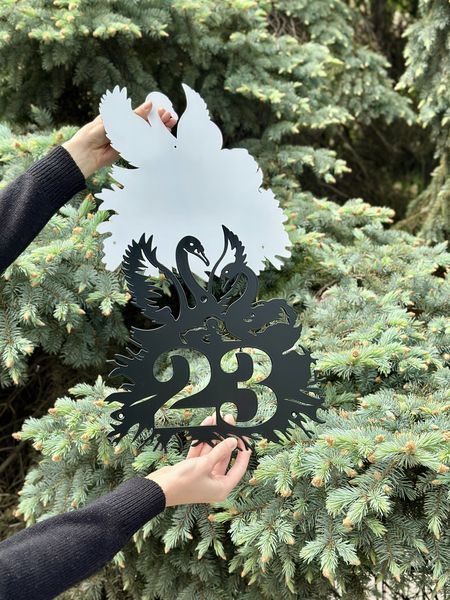 Адресна табличка 28, Лебеді, табличка з назвою вулиці 2357558831 фото